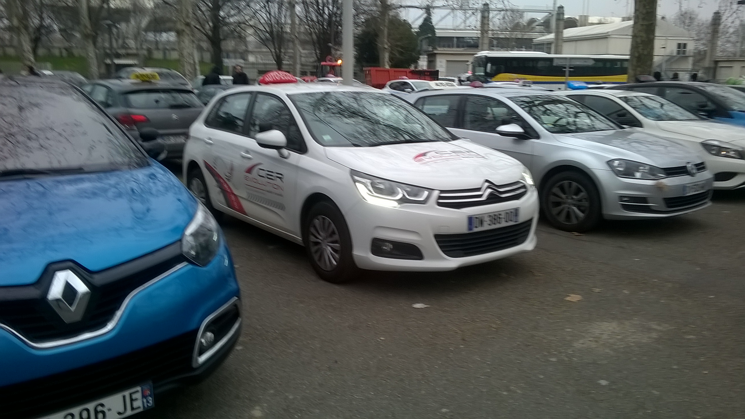 Opération escargot des auto-écoles – Février 2016 Opération escargot des auto-écoles – Février 2016